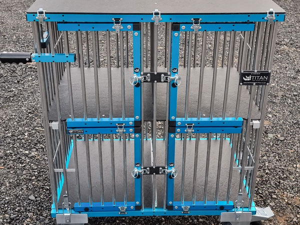 Großer Hundeshow-Trolley aus Titan mit 4 Schlafplätzen