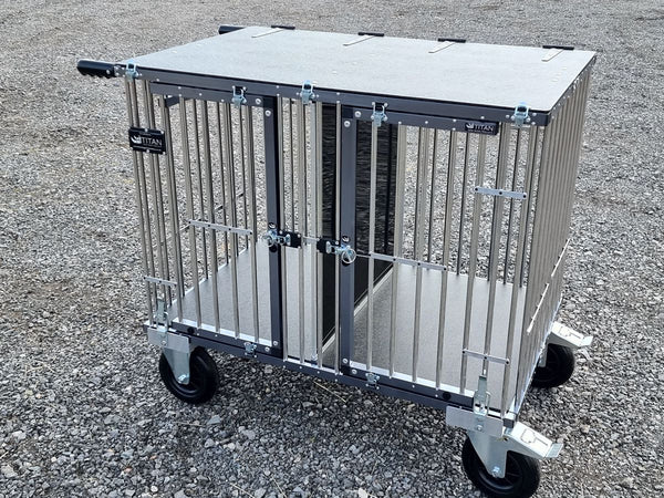 1 of 2 slaapplaatsen GIANT Titan hondenshowwagen