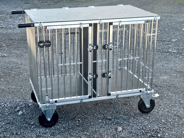 1 of 2 slaapplaatsen JUMBO Titan hondenshowwagen